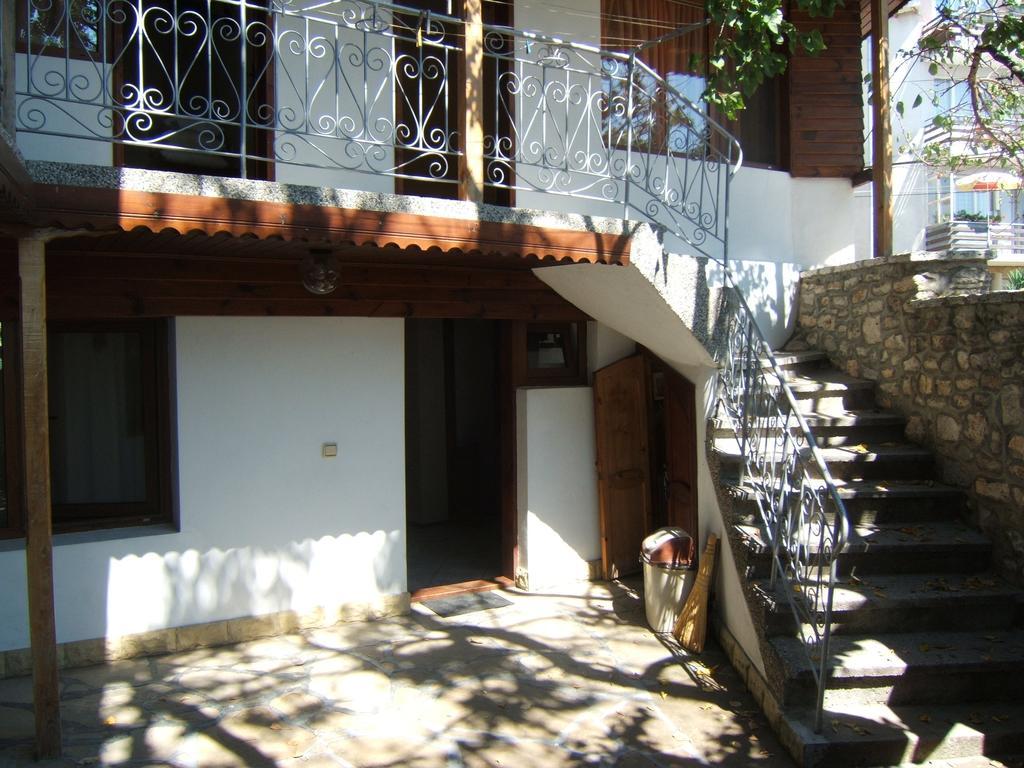 Regina'S Guesthouse Балчик Экстерьер фото